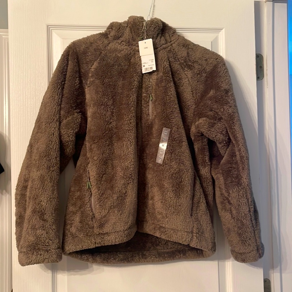 UNIQLO Olive Green full zip fleece hoodie. NEVER WORN. Size medium